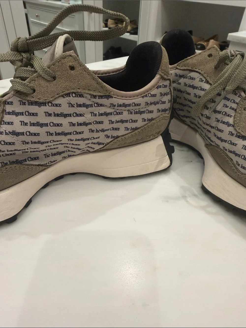 New Balance 327 Olive Trainers size 7.5